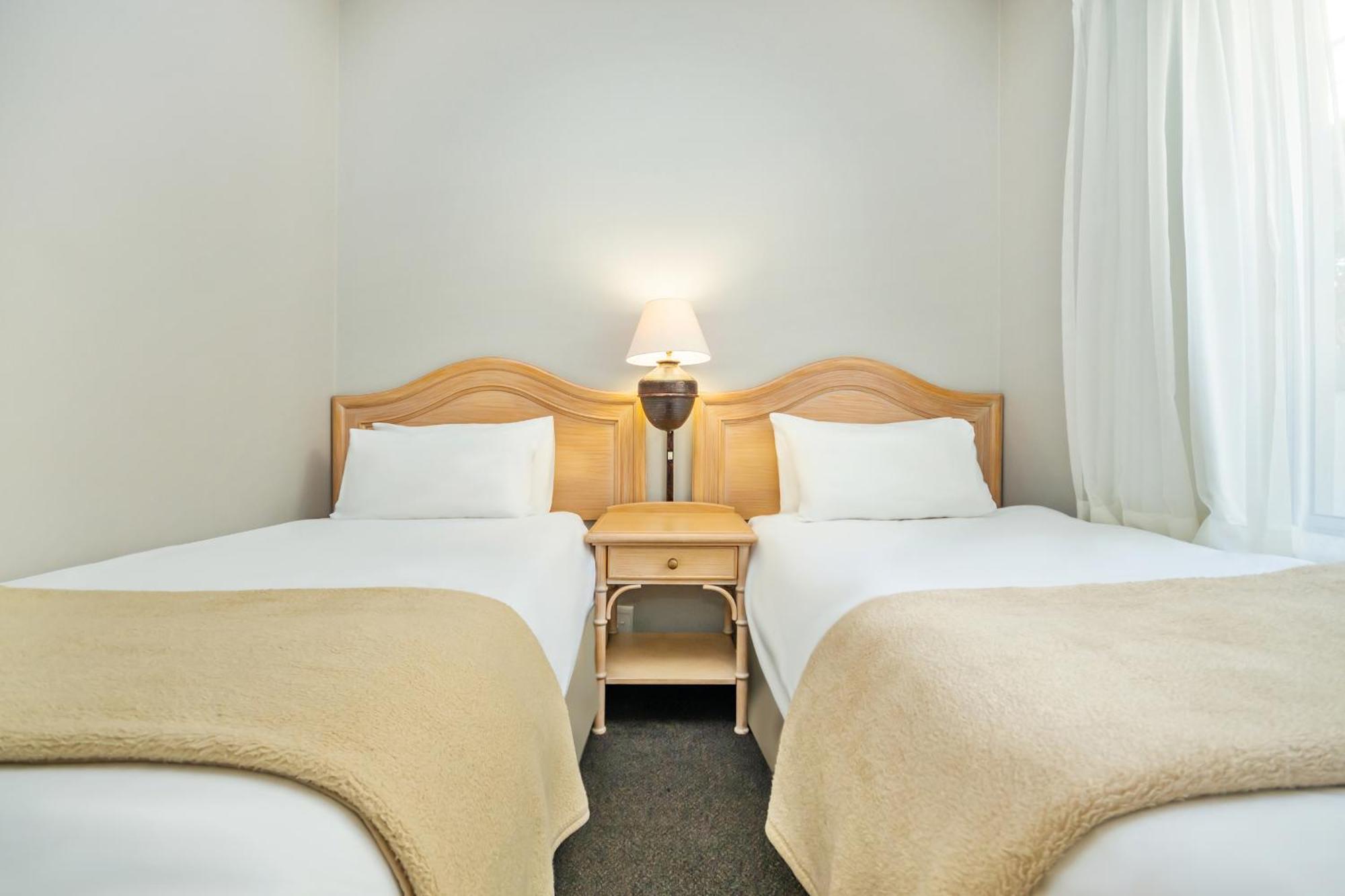 Dolphin Beach Hotel Self Catering Apartments Bloubergstrand Exterior photo